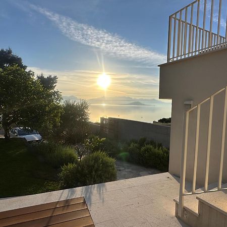 Luxury Family Beach Front Villa - Sunday Beach House 斯拉汀 外观 照片